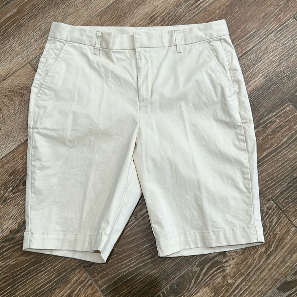 Gap Khaki Tan Bermuda Mid Rise Shorts 10